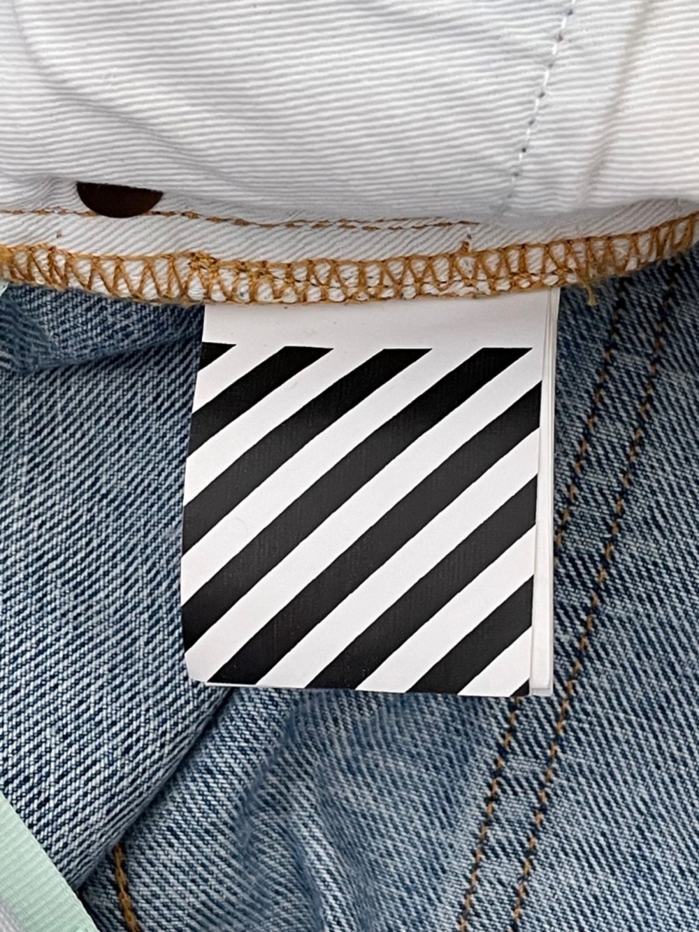 Off-White c/o Virgil Abloh Elastic Waist Cropped Jeans - Picture 3 of 11